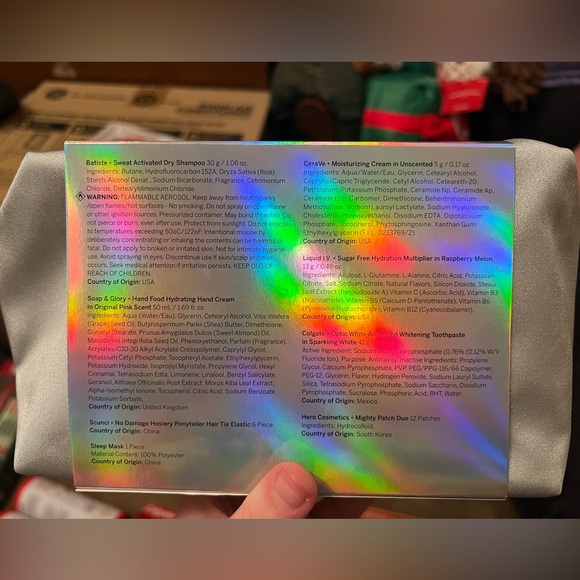 Ready To Jet Set Gift Set - Picture 2 of 2